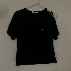 black off shoulder t shirt